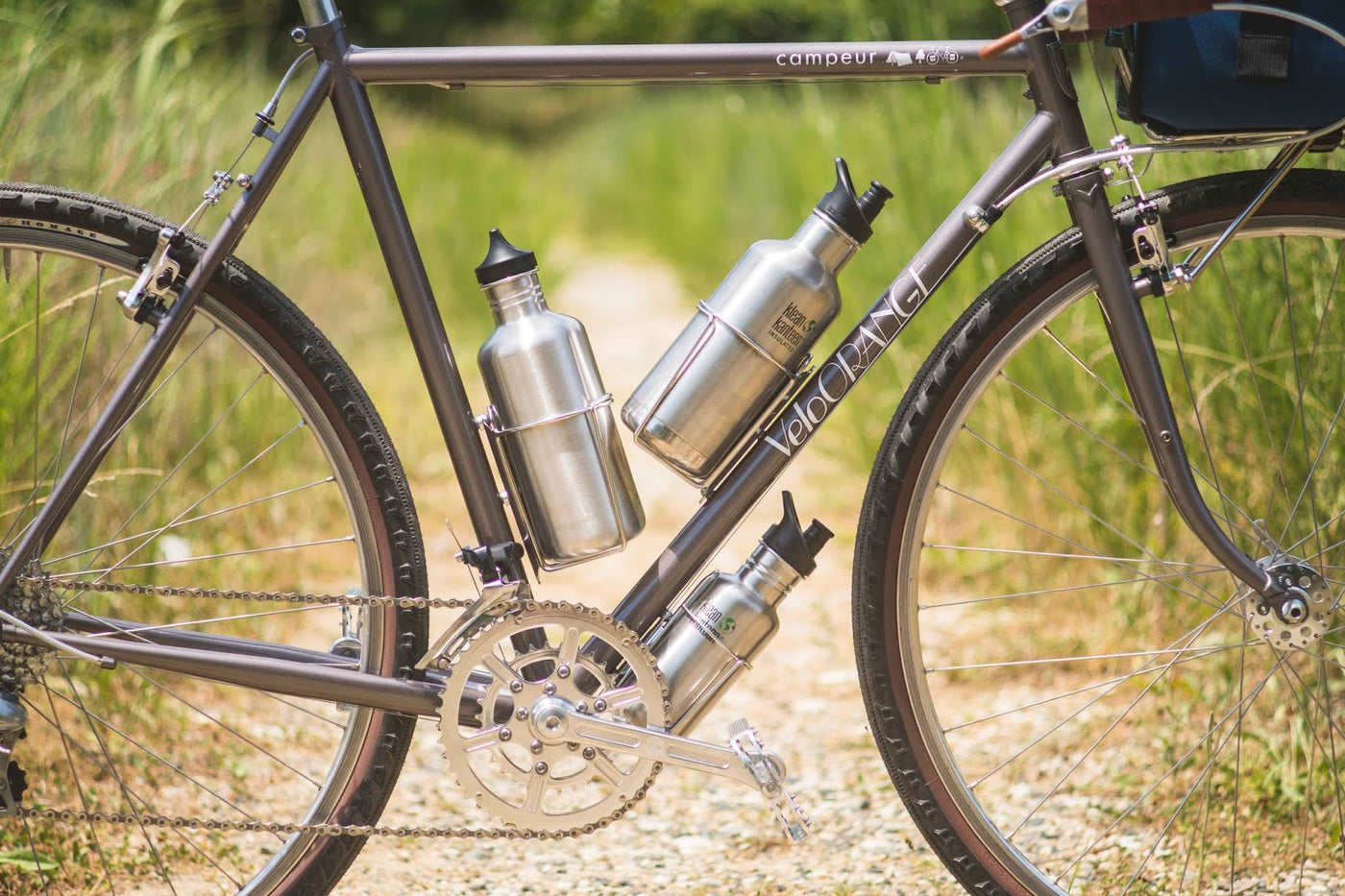 La cage de bouteille d'eau de vélo léger de VTT boit des La cage de bouteille d'eau de vélo léger de VTT boit des